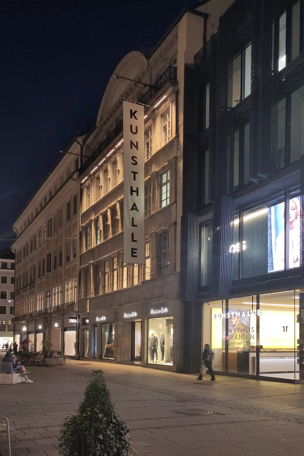 facade, five courtyards, night, lights