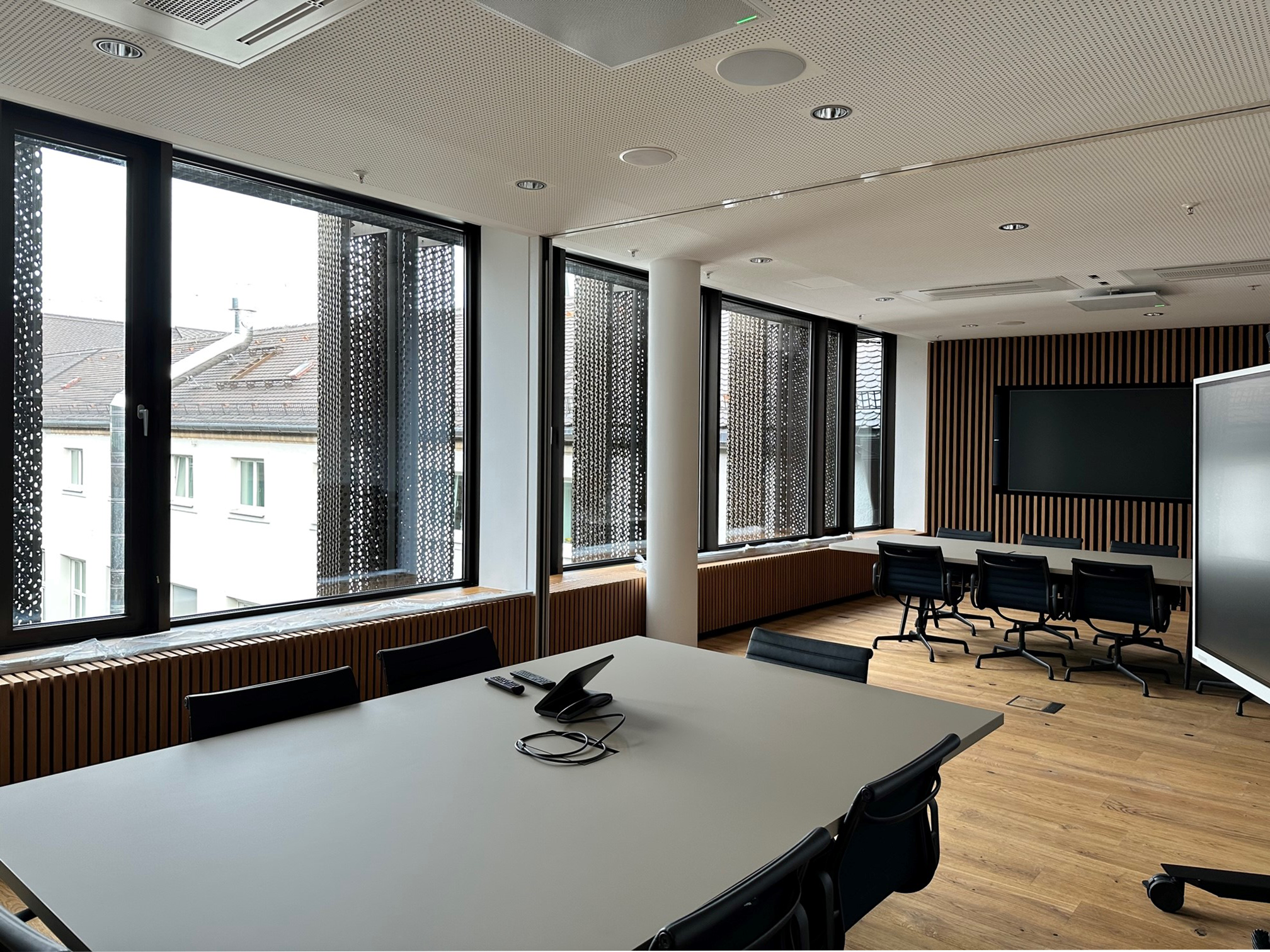 arqis, perforated shutters, window, meeting, meeting table