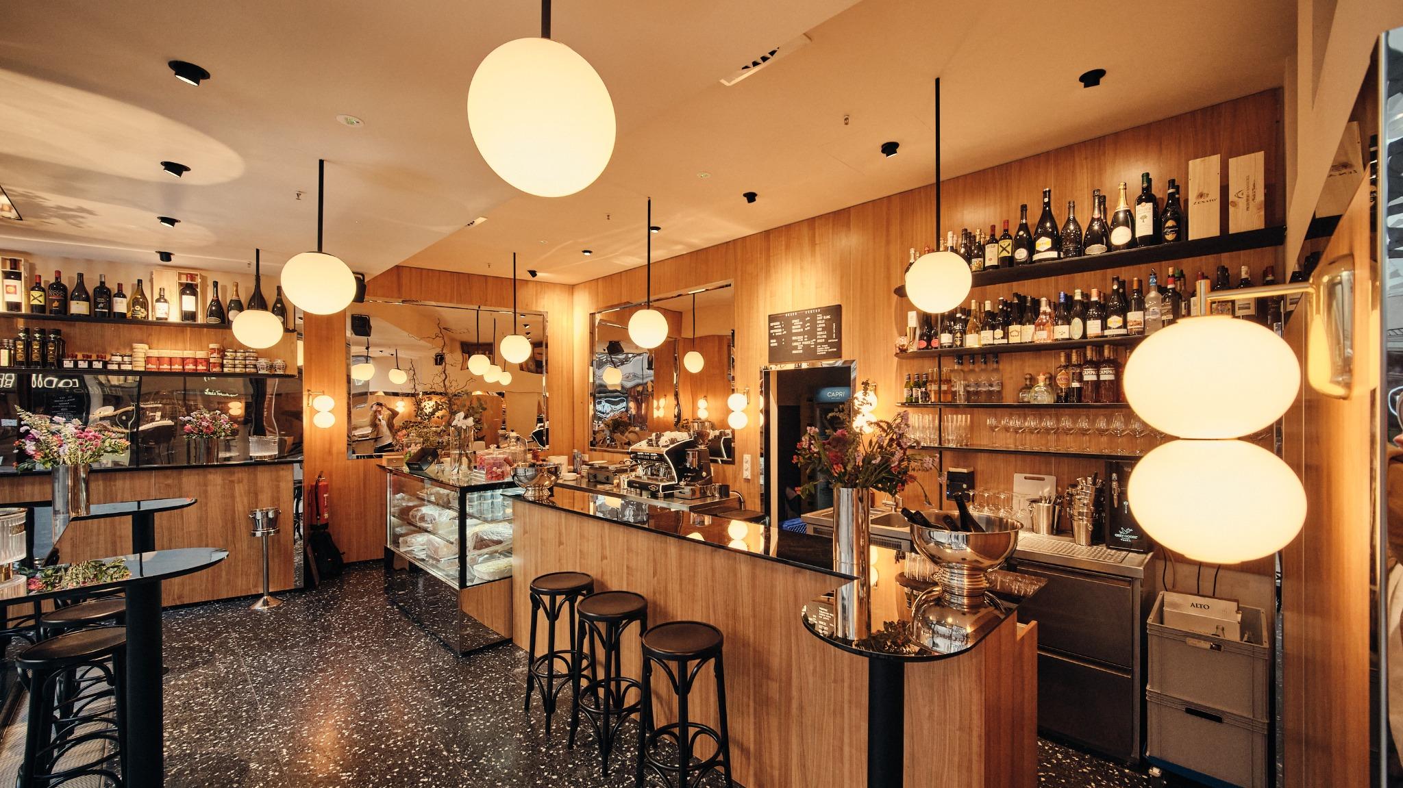 Bravo Bar, fünf höfe, münchen, tresen, schaufenster, feinkost