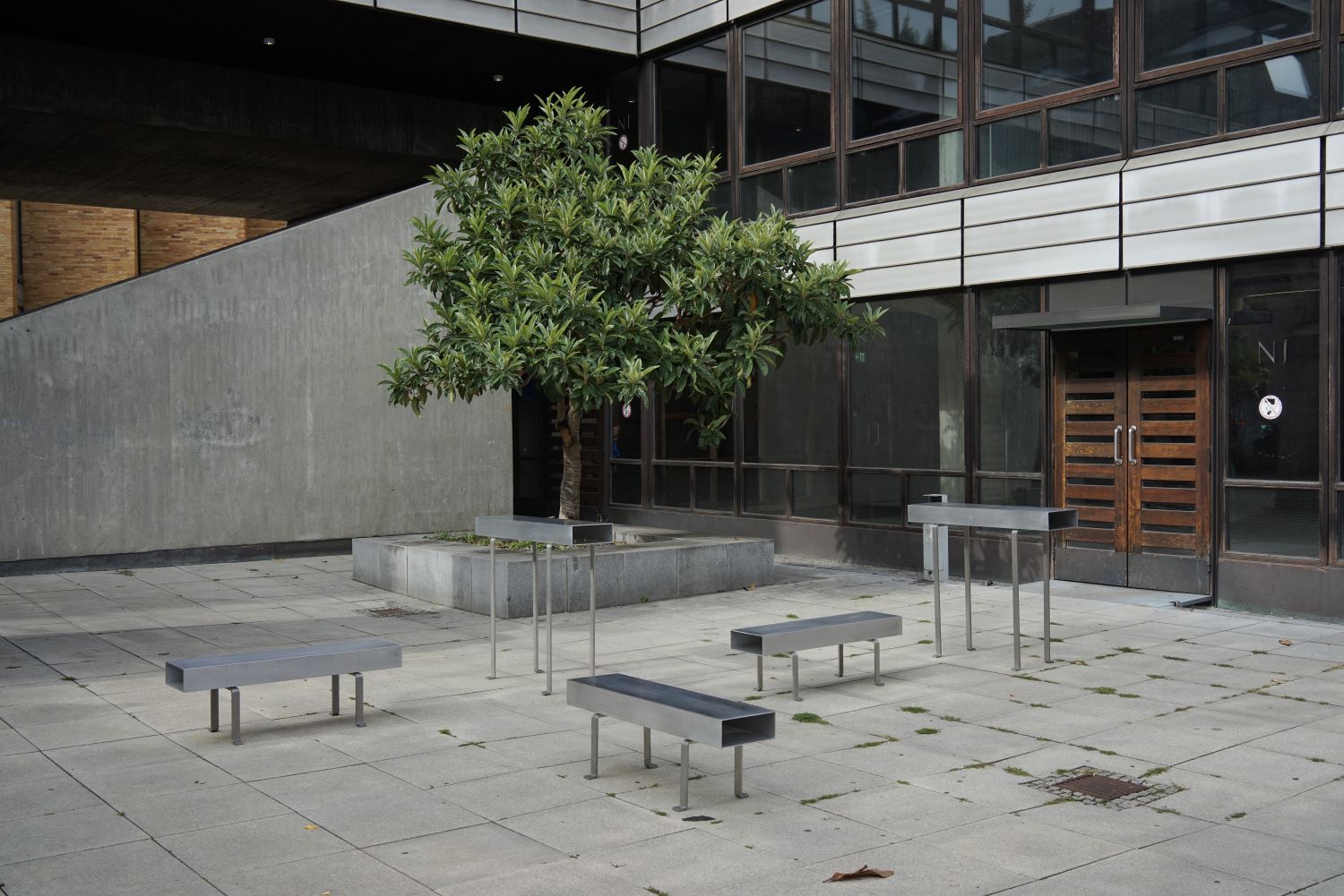 furniture system, house of doctors, courtyard