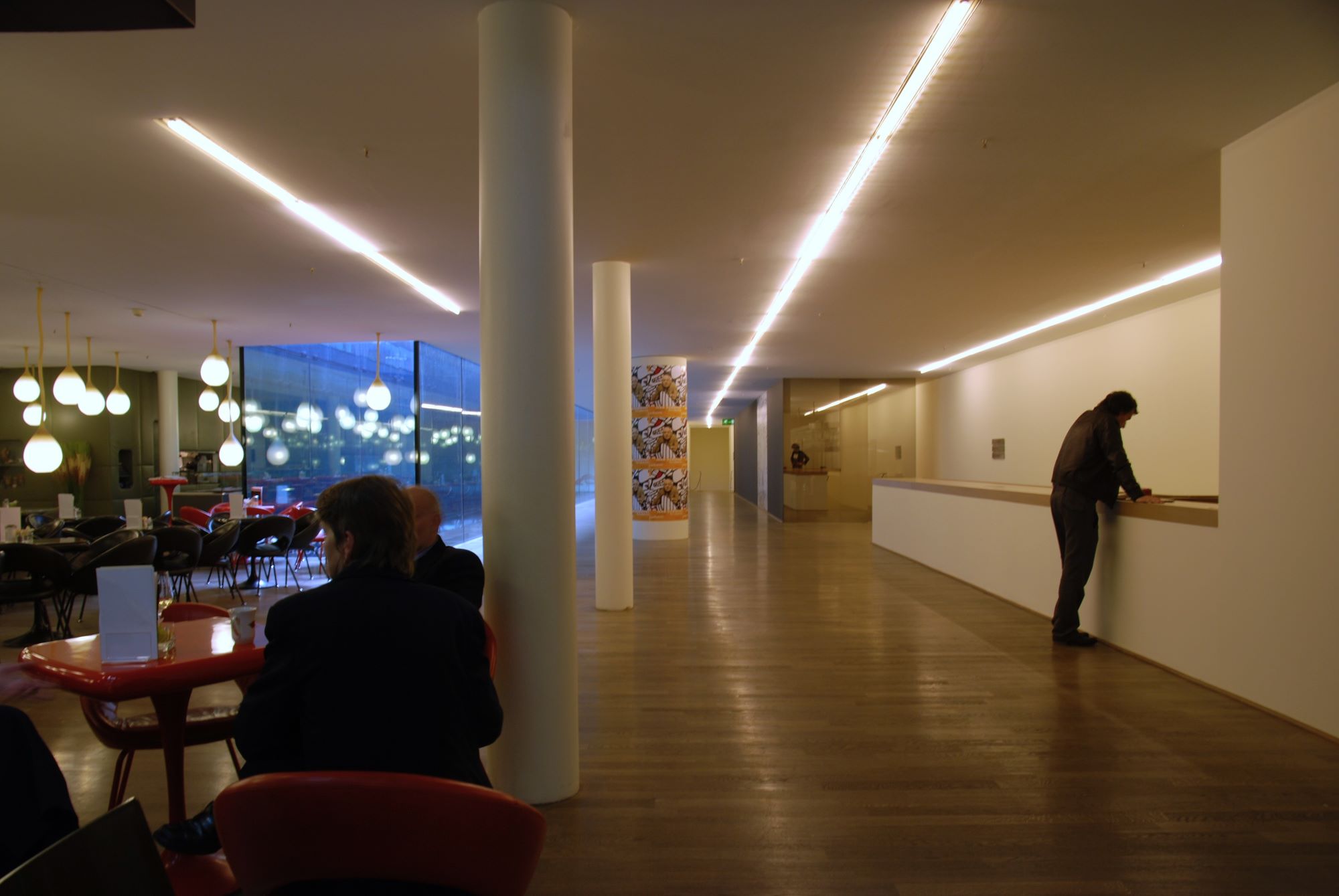 box office, kunsthalle, five courtyards, munich, entrance, foyer, column