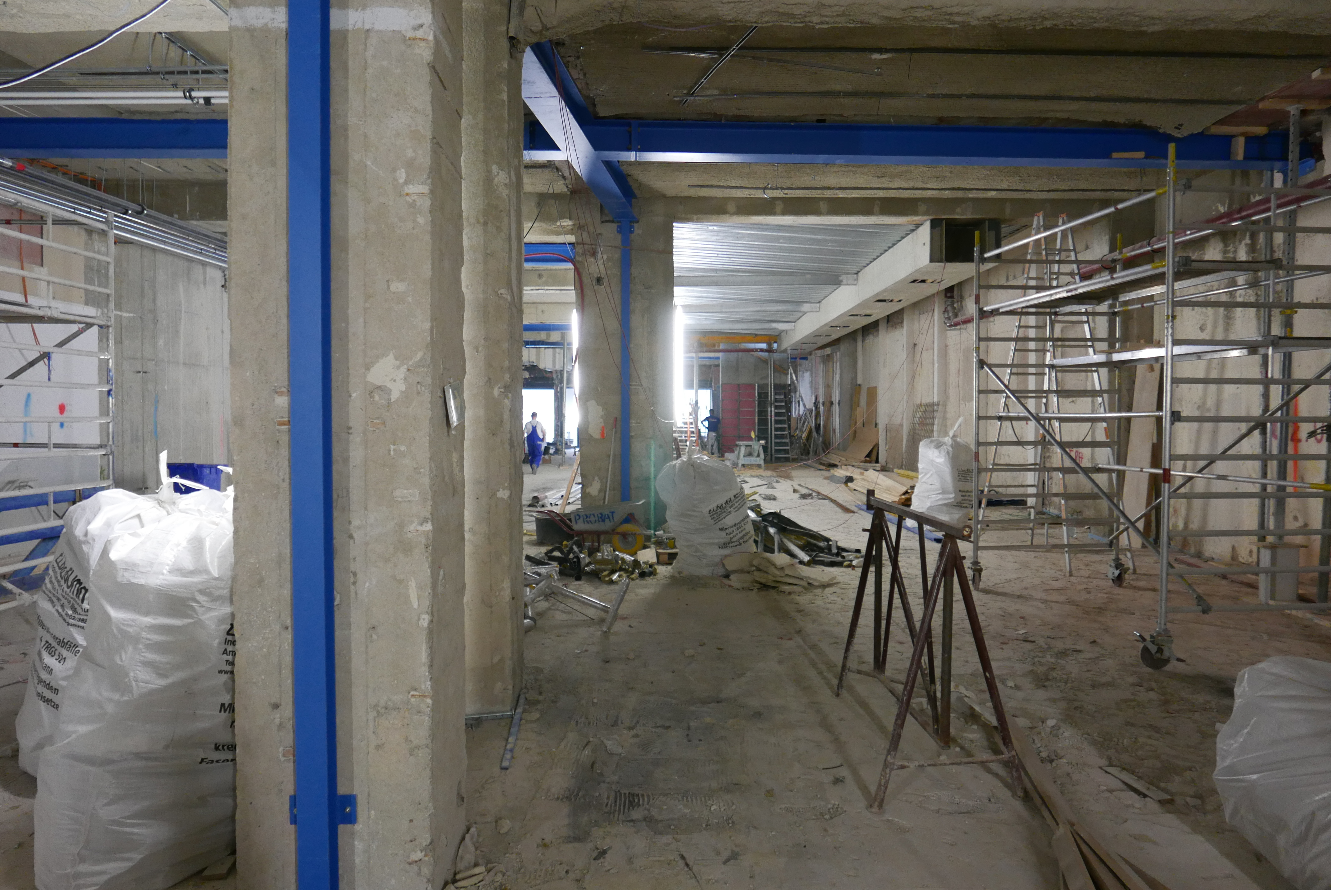 construction site, massimo dutti, munich, 5 courtyards