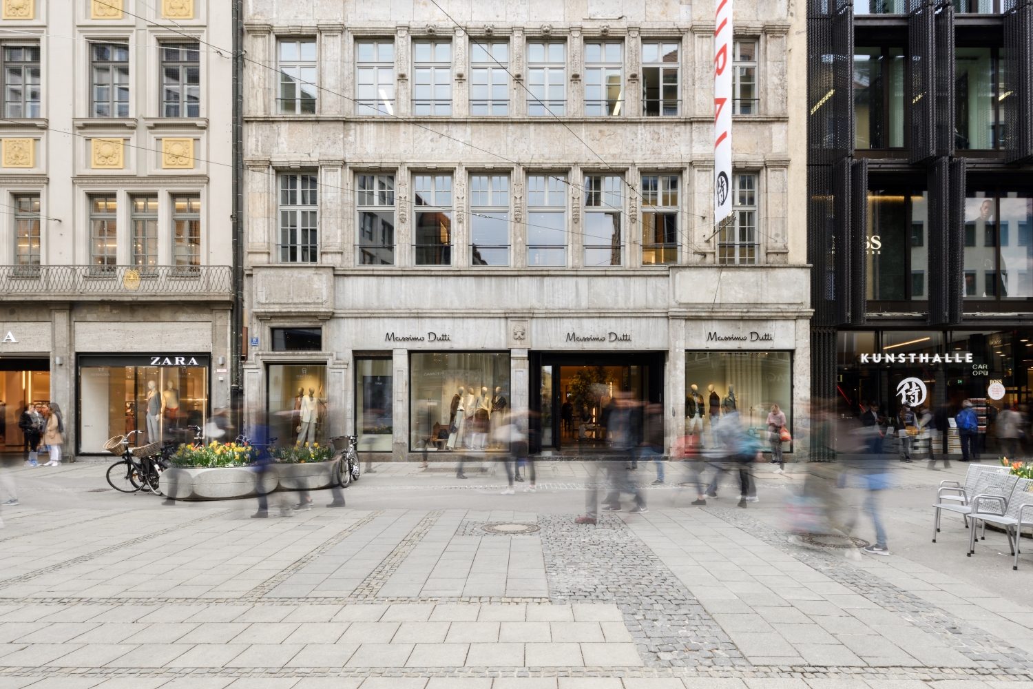 massimo dutti, five courtyards, monument, listed, munich, entrance