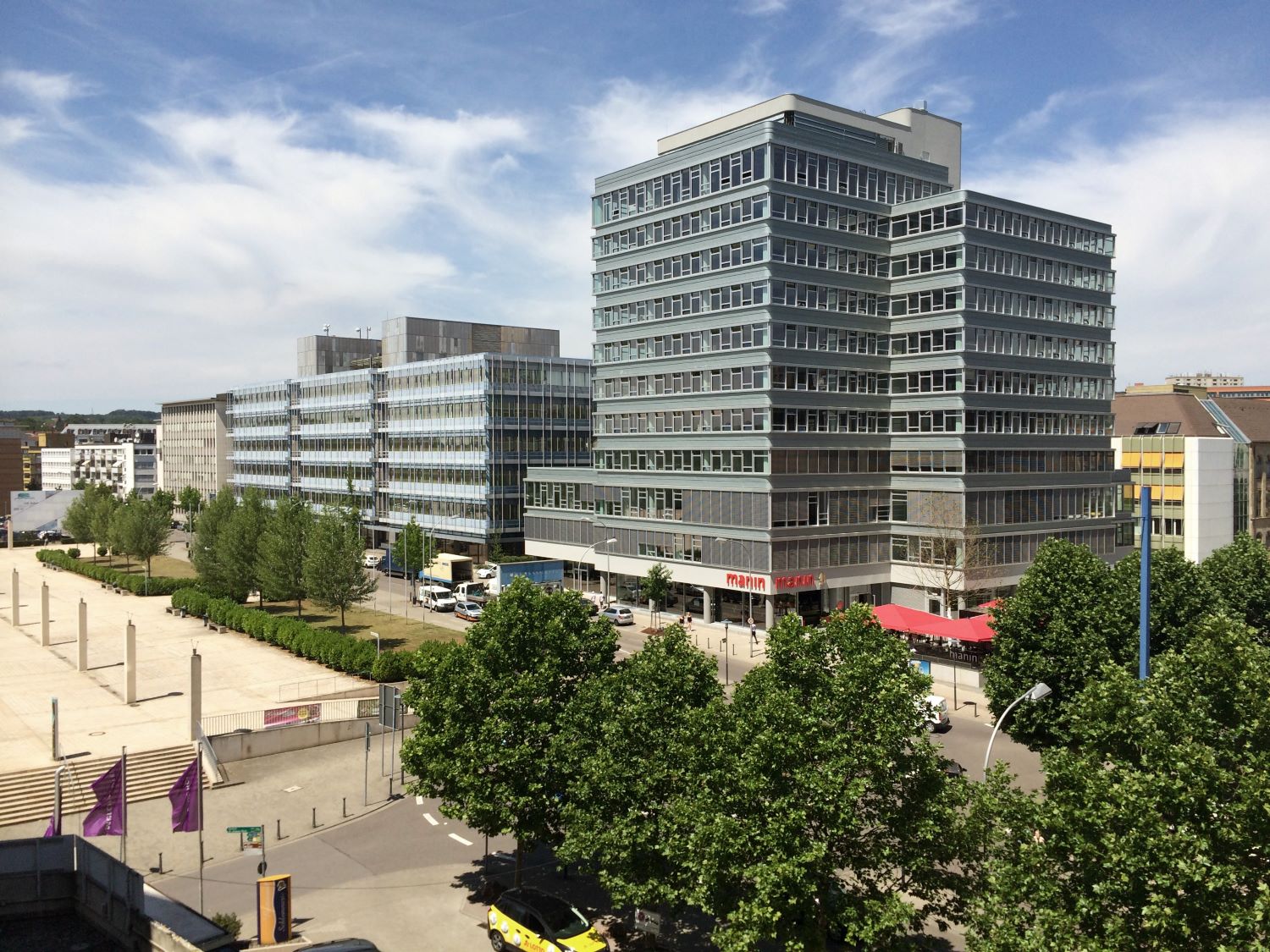 haus der ärzte, saarbrücken, vogelperspektive, straße, autos, bäume