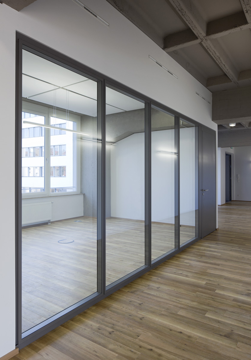 Glass partition, ribbed ceiling, loft office